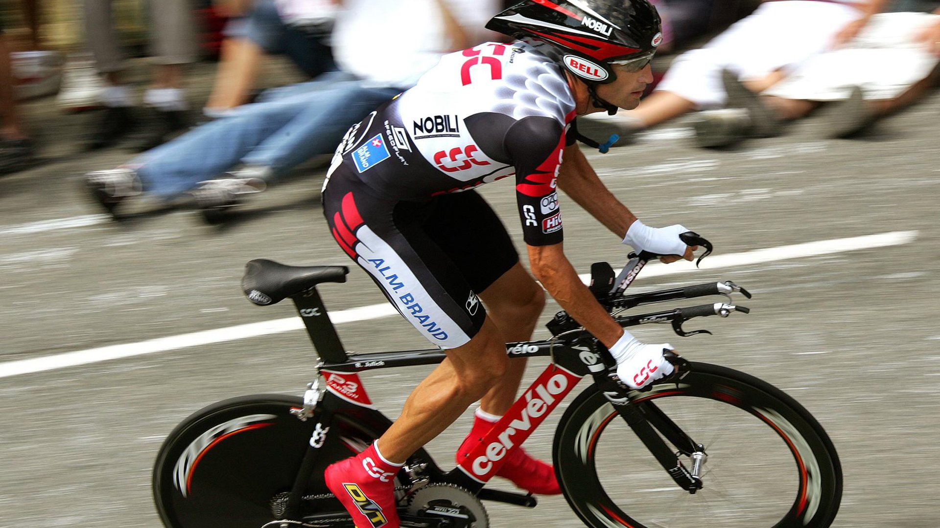 _跑步巡游：城市街道变成运动跑道_，步行跑道